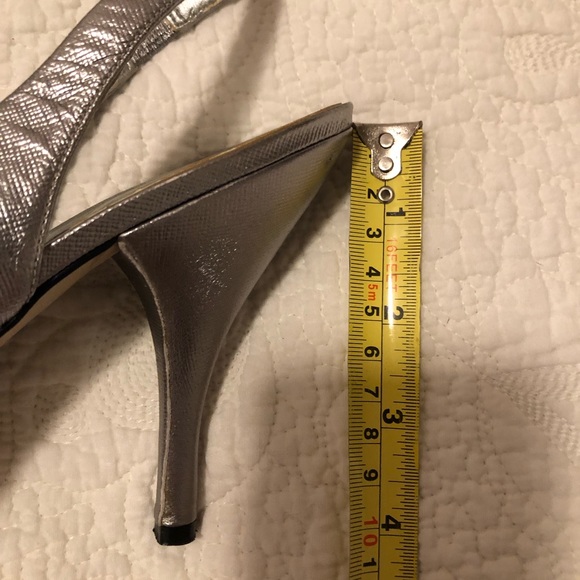 Nine West size 9M silver heels - Picture 8 of 11